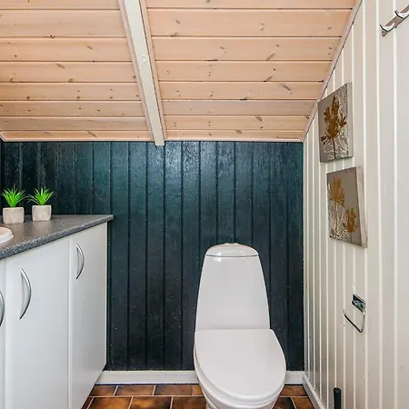 4 Person In Oksbol-by Traum *